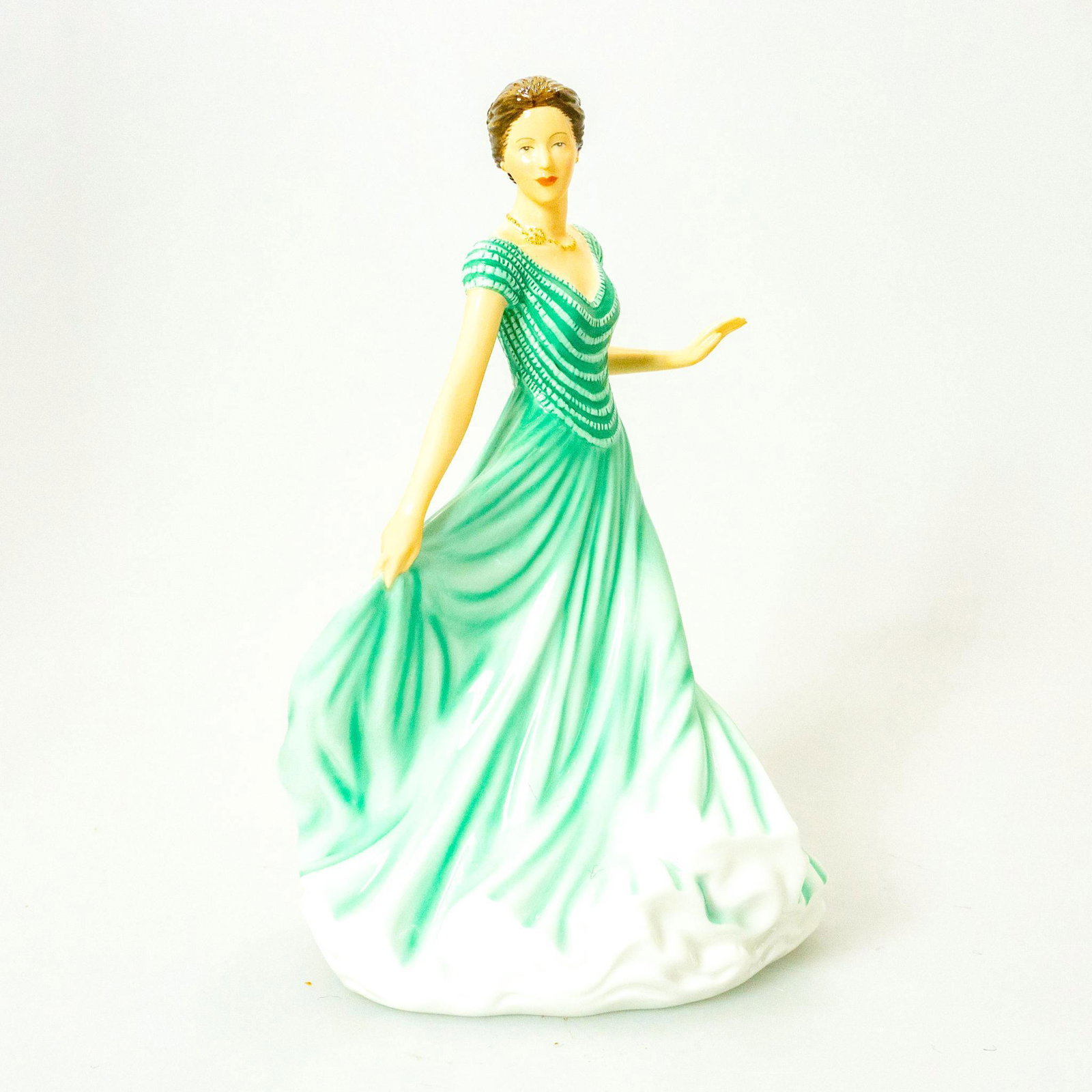 Royal Doulton Pretty Ladies Andrea Figurine HN4914 Royal Doulton Pretty Ladies Andrea Figurine HN4914
